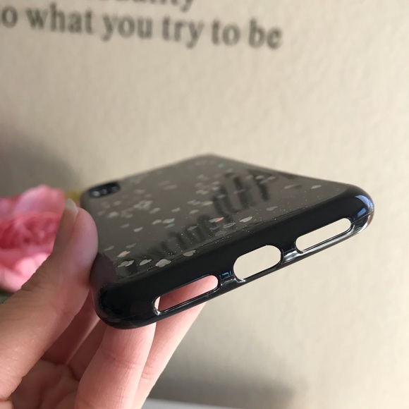 🌷IPHONE CASE | Black Holographic Heart Glitter - Picture 7 of 8